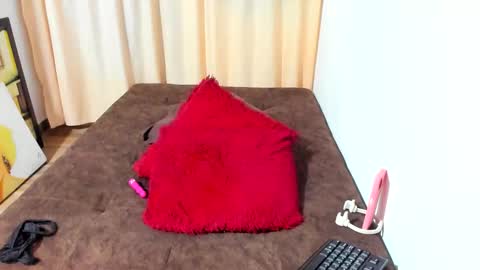 scenebrandy online show from February 26, 8:29 am