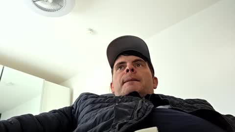 schosch01 online show from March 16, 12:20 pm