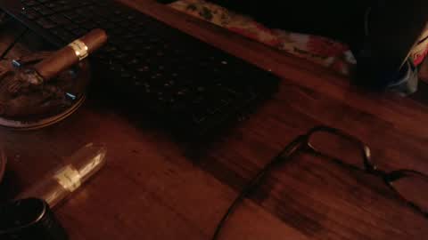 Snapshot of scott1usa chatting on February 21, 2:06 am scott1usa online show from February 21, 2:06 am