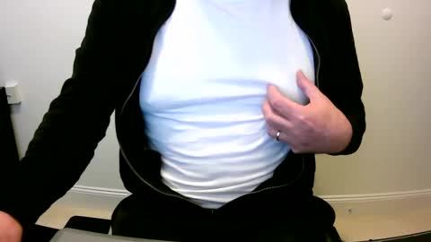 Snapshot of scotti30 chatting on January 11, 9:15 am Scott online show from January 11, 9:15 am