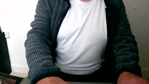 Snapshot of scotti30 chatting on December 30, 12:09 pm Scott online show from December 30, 12:09 pm