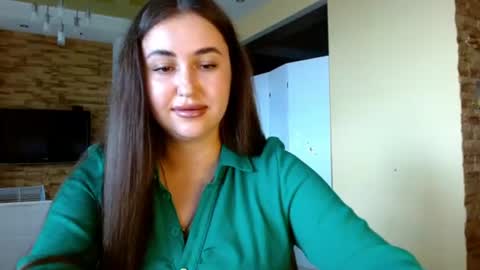 Elizabeth  online show from June 23, 10:00 am