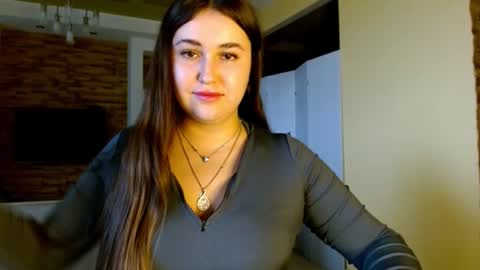 Elizabeth  online show from December 5, 11:30 am