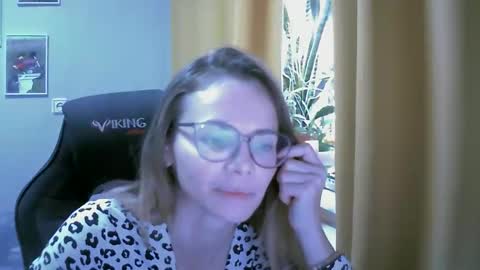 Snapshot of sea_dream chatting on October 14, 5:32 am SEA Dream online show from October 14, 5:32 am