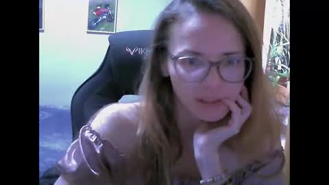Snapshot of sea_dream chatting on October 16, 5:18 am SEA Dream online show from October 16, 5:18 am