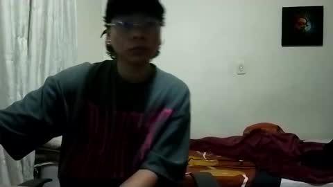 Snapshot of sebasslops chatting on October 27, 12:21 am Sebas online show from October 27, 12:21 am