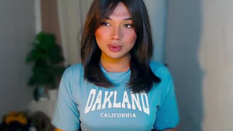 Deluxe online show from April 30, 11:09 pm