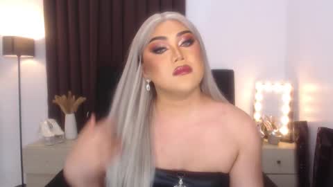 Natalie Mefford online show from February 15, 1:16 pm