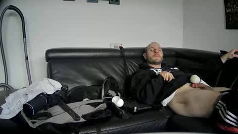 Sebastian online show from December 8, 2:09 pm