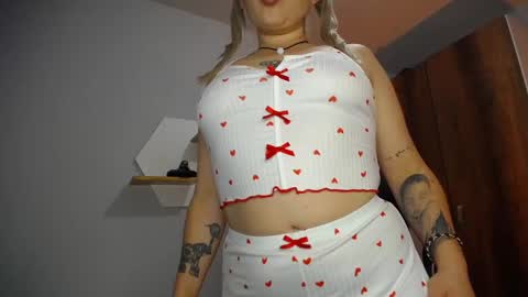 Yeyis  online show from January 22, 4:23 am