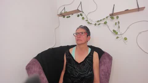 Selena online show from November 19, 7:01 pm