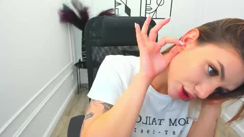 Snapshot of selenaemoore chatting on September 28, 8:40 pm selenaemoore online show from September 28, 8:40 pm