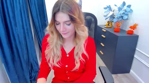 Snapshot of selenaemoore chatting on October 17, 4:38 am selenaemoore online show from October 17, 4:38 am