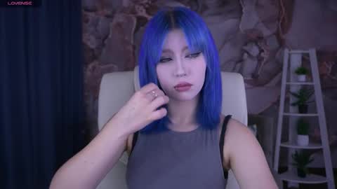 selenairis online show from December 16, 9:54 pm