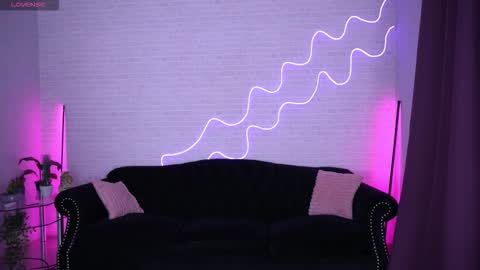 selenairis online show from December 5, 10:29 pm