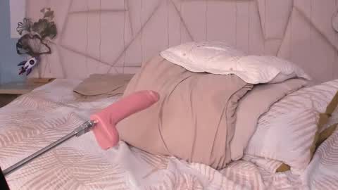 Selenee online show from February 23, 6:34 pm