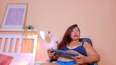 SELENE GIBSON online show from January 6, 7:29 pm