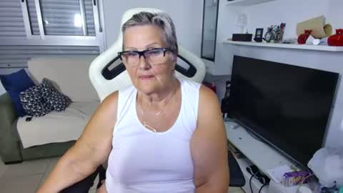 Selenna online show from June 25, 5:18 pm