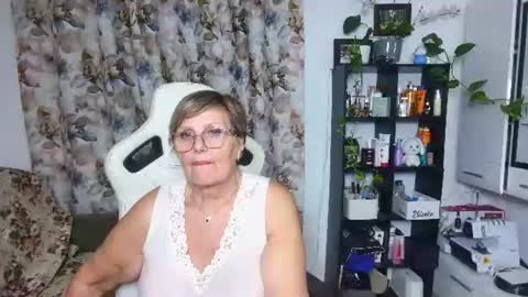 Selenna online show from December 17, 4:12 am