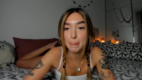 Snapshot of selinaa_kyle chatting on December 8, 3:29 am Chris online show from December 8, 3:29 am