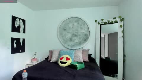 Selyn online show from April 3, 6:04 pm