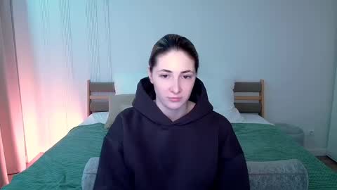 sensitiveheartt online show from April 22, 8:05 pm