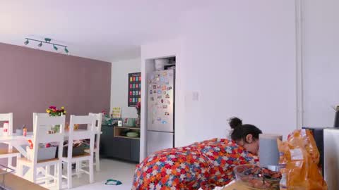 Jasmine online show from June 4, 2:34 pm