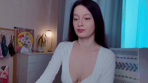 sensuallucy233 online show from May 20, 9:05 am