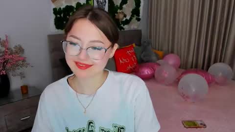 Ophelia online show from February 25, 8:00 pm