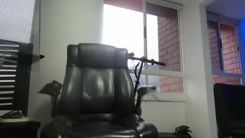 hetero serio discreto online show from February 20, 10:45 pm