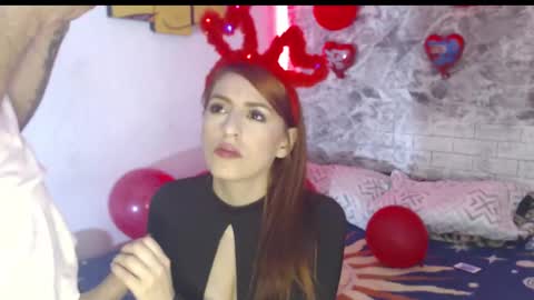 Snapshot of sexincompany chatting on February 15, 5:09 am monserat y thony online show from February 15, 5:09 am