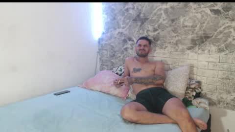 Snapshot of sexincompany chatting on February 10, 5:58 am monserat y thony online show from February 10, 5:58 am