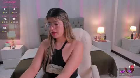 Snapshot of sexmilla_ chatting on March 4, 10:05 pm My name is sexmilla   Dont forget to follow me online show from March 4, 10:05 pm
