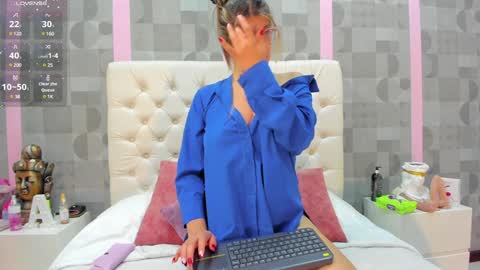 Snapshot of sexmilla_ chatting on February 7, 1:47 am My name is sexmilla   Dont forget to follow me online show from February 7, 1:47 am