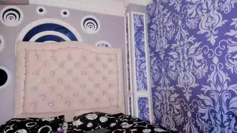 Abril and Mike online show from October 14, 3:53 am