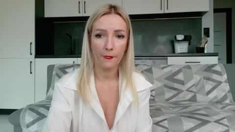 Sexy Amy 23s online show from April 8, 9:01 am