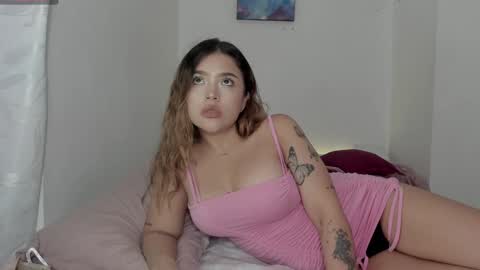 Snapshot of sexy_and_naughty_girl chatting on September 17, 10:13 pm Lucy  Annyy online show from September 17, 10:13 pm