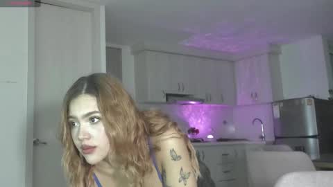 Snapshot of sexy_and_naughty_girl chatting on February 22, 11:35 pm Lucy  Annyy online show from February 22, 11:35 pm