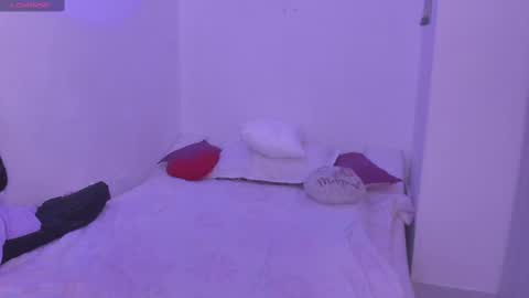 Snapshot of sexy_and_naughty_girl chatting on February 15, 10:21 pm Lucy  Annyy online show from February 15, 10:21 pm