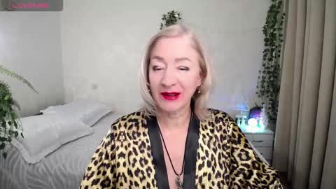 Irena online show from December 14, 2:45 pm