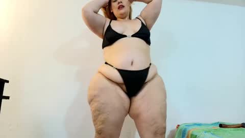 Snapshot of sexy_curvi chatting on February 14, 5:03 pm karla           instagram  online show from February 14, 5:03 pm