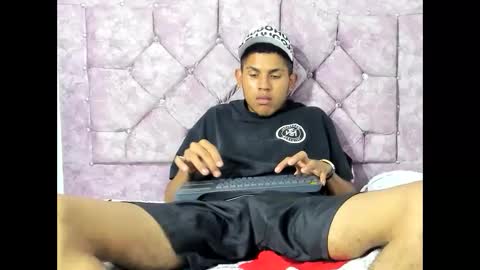 Snapshot of sexy_latin_cum chatting on October 21, 2:27 am sexy_latin_cum online show from October 21, 2:27 am