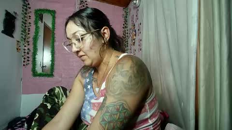 sexy lolas online show from April 20, 10:57 pm
