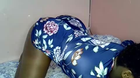 sexy_smiley12 online show from March 3, 7:43 pm