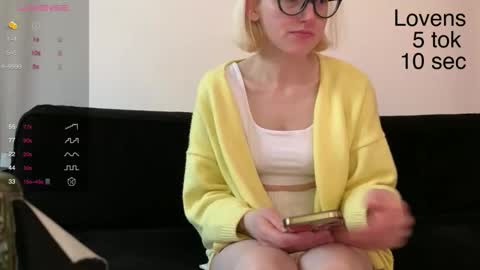 Snapshot of sexy_sweets chatting on October 20, 6:18 am Sexy-Sweets online show from October 20, 6:18 am
