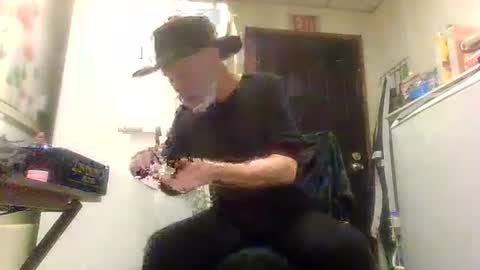 Daddy online show from April 19, 6:10 pm