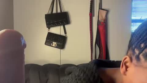 sexyasszeeee online show from May 6, 11:27 am