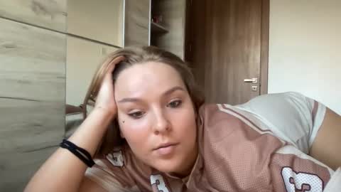 Snapshot of sexyayo666 chatting on October 3, 4:04 pm ALAYA  online show from October 3, 4:04 pm