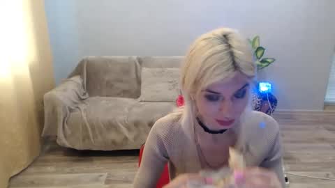 sexybeatriice online show from April 3, 6:42 am