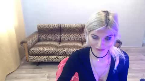 sexybeatriice online show from November 18, 7:22 am